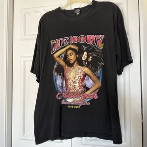 Aaliyah T shirt XL